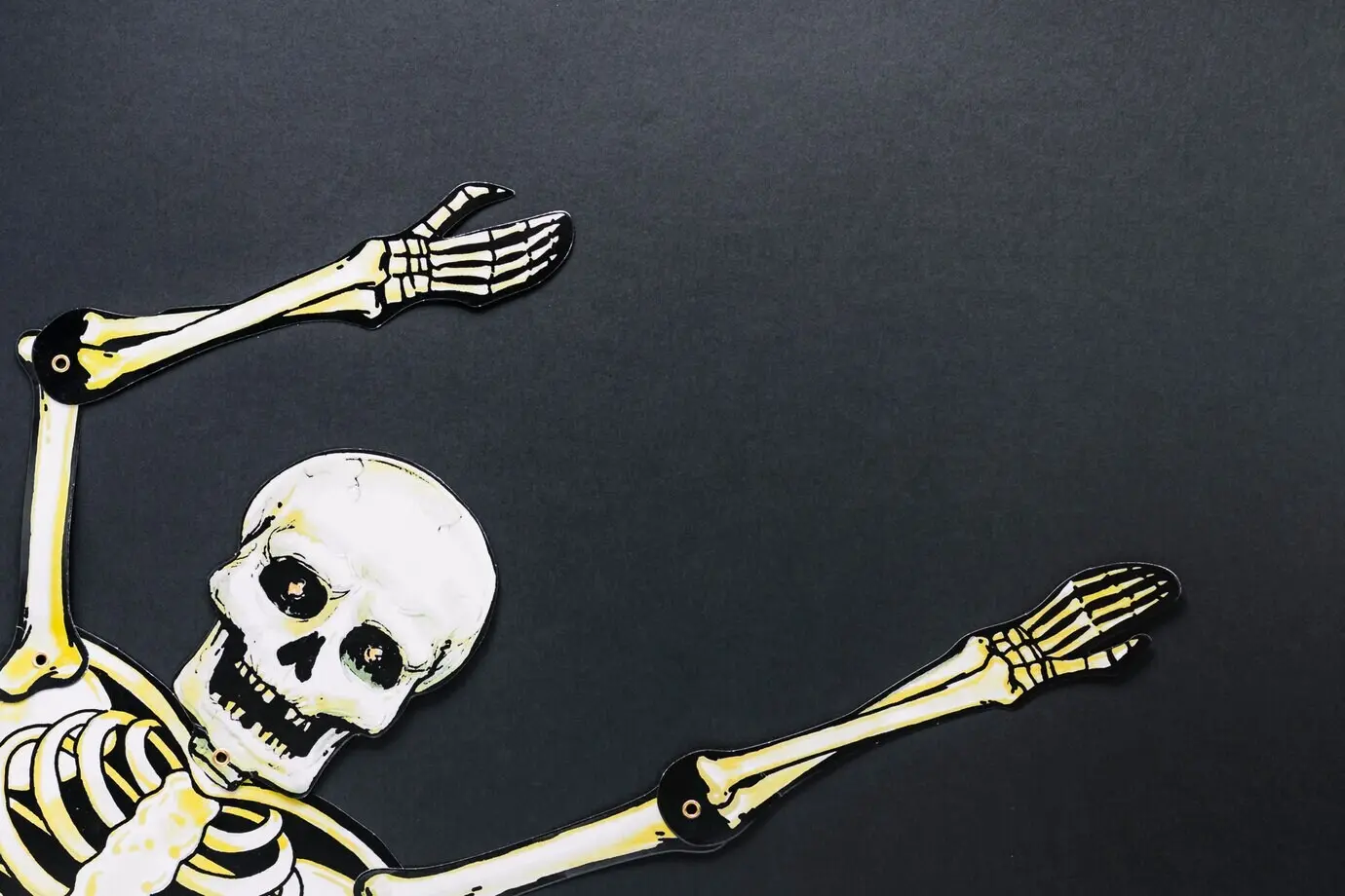 Bitte sende mir den vollständigen Beschreibungstext, den ich auf Deutsch umformulieren soll.